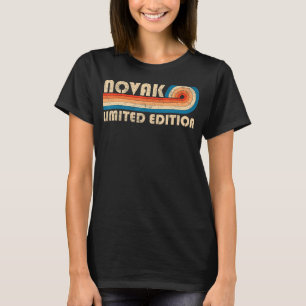 NOVAK Achternaam Retro Vintage jaren 80 jaren 90 V T-shirt