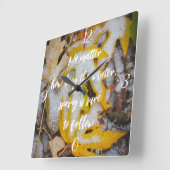 November bos: Gele bladeren onder de sneeuw Vierkante Klok (Hoek)