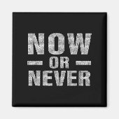 Now Or Never Motivational Tee Magneet (Voorkant)