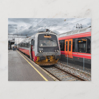 NSB BM 92 set en BM 74 set at Hamar Station. Briefkaart