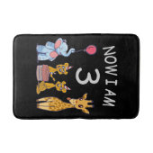 Nu ben ik 3 jaar oud, 3e verjaardag in de dierentu badmat (Voorkant)