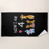 Nu ben ik vierjarige vierde verjaardag in de diere strandlaken (Voorkant)