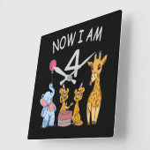 Nu ben ik vierjarige vierde verjaardag in de diere vierkante klok (Hoek)