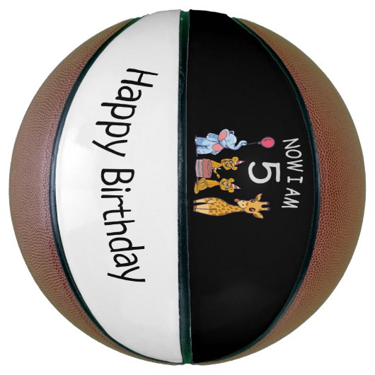 Nu ben ik vijf jaar oud, vijfde verjaardag in de d basketbal (Verticaal)