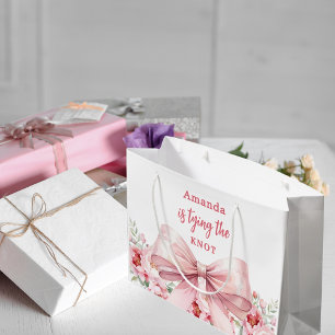 Nu bindt ze de knoop roze bloemen Vrijgezellenfees Groot Cadeauzakje