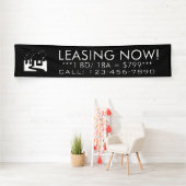 Nu het huren van het eenvoudige zwarte teken van spandoek (Insitu)