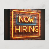 Nu inhuren neon teken op baksteen briefkaart (Voorkant)