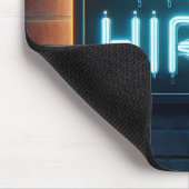 Nu inhuren neon teken op baksteen muismat (Hoek)