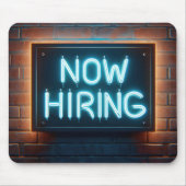 Nu inhuren neon teken op baksteen muismat (Voorkant)