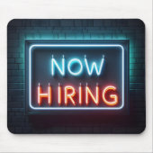 Nu inhuren neon teken op baksteen muismat (Voorkant)