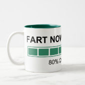 Nu laden tweekleurige koffiemok (Links)