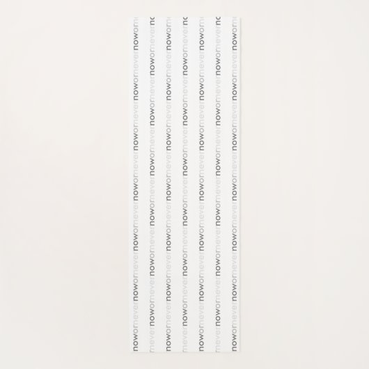 Nu of nooit verdwijnend citaat voor uitstelkrachte yogamat (Achterkant)