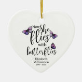 Nu vliegt ze met Butterflies Memorial Keramisch Ornament (Voorkant)