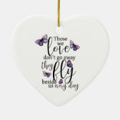 Nu vliegt ze met Butterflies Memorial Keramisch Ornament (Achterkant)