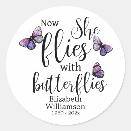 Nu vliegt ze met Butterflies Memorial Ronde Sticker (Voorkant)