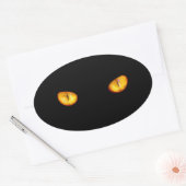 Nu ziet hij je zwarte kat ovale sticker (Envelop)