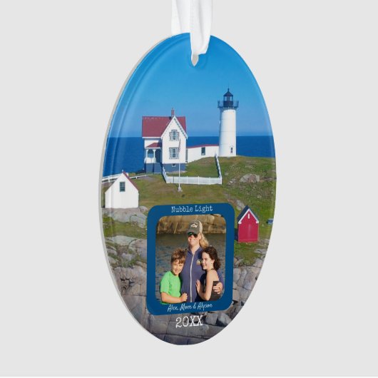 Nubble Lighthouse Familie Foto Kerstmis Ornament (voorkant)