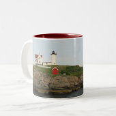 Nubble Lighthouse, York, Maine Tweekleurige Koffiemok (Voorkant links)