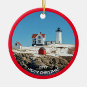 Nubble Red Year Atlantic Ocean Maine Lighthouse Keramisch Ornament (Voorkant)