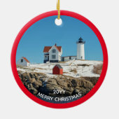 Nubble Red Year Atlantic Ocean Maine Lighthouse Keramisch Ornament (Achterkant)