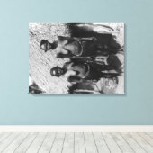 Nubische vrouwen staan voor de Hut Foto Canvas Afdruk (Insitu (Houten vloer))