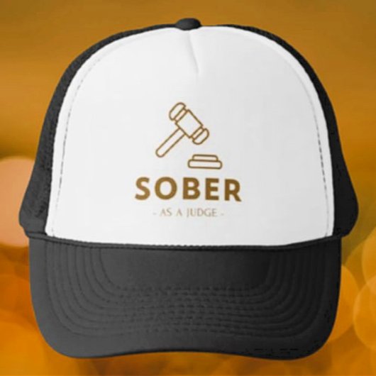 Nuchter als een rechter - Gold Gavel Trucker Hat Pet