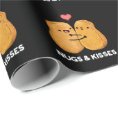 Nugs and Kisses Funny Chicken Nugget Pun Dark BG Cadeaupapier (Rol Hoek)
