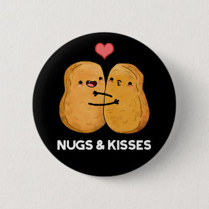 Nugs and Kisses Funny Chicken Nugget Pun Dark BG Ronde Button 5,7 Cm