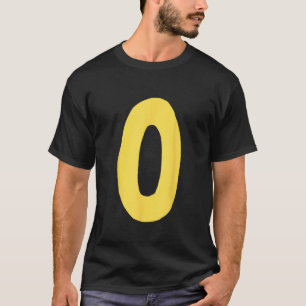 Nummer 0 groot en vet in geel t-shirt