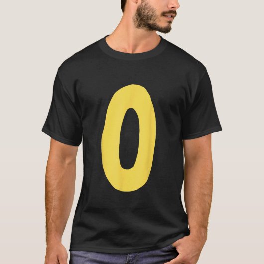 Nummer 0 groot en vet in geel t-shirt (Voorkant)