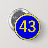 Nummer 43, in een cirkel ronde button 5,7 cm (Voorkant /achterkant)
