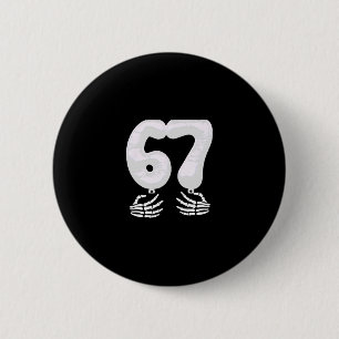 Nummer 6 komt overeen met 67 Six Seven Meme Koppel Ronde Button 5,7 Cm