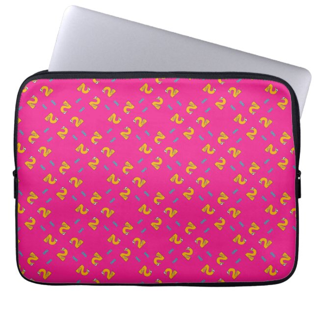 Nummer twee roze laptop sleeve (Voorkant)
