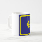 nummer vier koffiemok (Voorkant links)