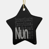 Nun Extraordinaire Keramisch Ornament (Links)