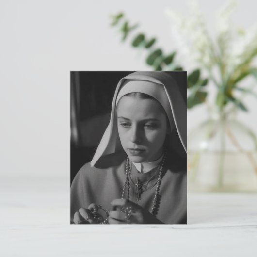 Nun in zwart-wit briefkaart (Staand voorkant)