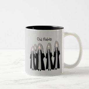 Nuns "Old Habits" Hilarious Nun Gifts Tweekleurige Koffiemok