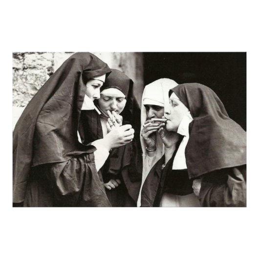 NUNS ROKENDE  FOTO FOTO AFDRUK (Voorkant)