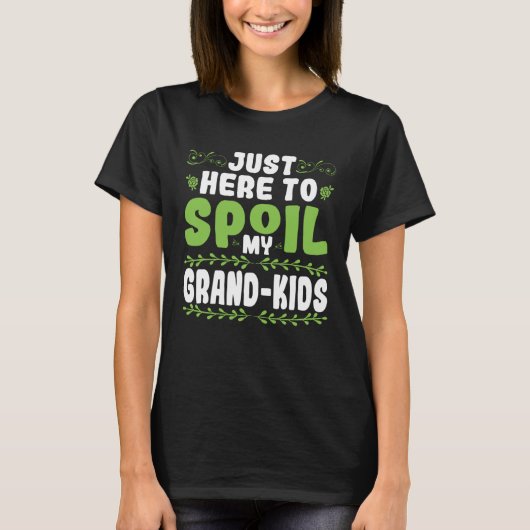 Nur here to pamper my grandchildren t-shirt (Voorkant)