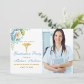 Nurse Blue Floral Gold Afstudeerder Party Invite Kaart (Staand voorkant)