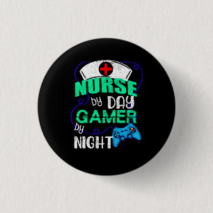 Nurse by Day Gamer bij nacht, Nursing Gaming Ronde Button 3,2 Cm