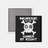 Nurse By Day Gamer By Night - Gaming Quote  Magneet (Voorkant / Achterkant)