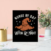 Nurse by Day Witch by Night beroemd gemaakt door F Acryl Bord (Huwelijk)