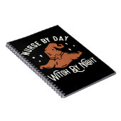 Nurse by Day Witch by Night - Funny Halloween Nurs Notitieboek (Rechterzijde)