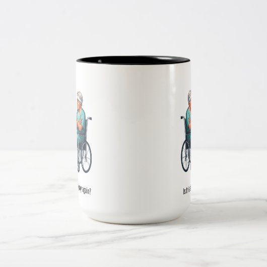 Nurse Dealing With Self Entitled Elderly Patient Tweekleurige Koffiemok (Center)