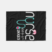 Nurse Est 2025 RN Nursing School Afstuderen Gradua Fleece Deken (Voorkant (Horizontaal))