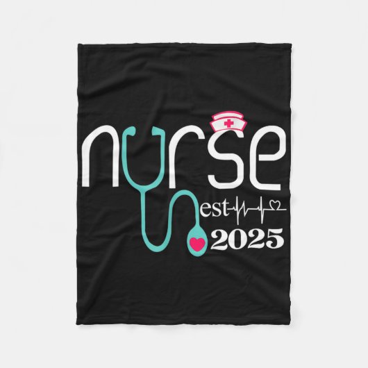 Nurse Est 2025 RN Nursing School Afstuderen Gradua Fleece Deken (Voorkant)