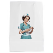 Nurse Holding Newborn - Gentle Care Medical Design Medium Cadeauzakje (Achterkant)