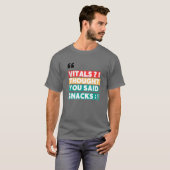 NURSE HUMOR T-SHIRT - VITALS IK DACHT DAT JE SNACK (Voorkant volledig)