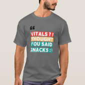 NURSE HUMOR T-SHIRT - VITALS IK DACHT DAT JE SNACK (Voorkant)